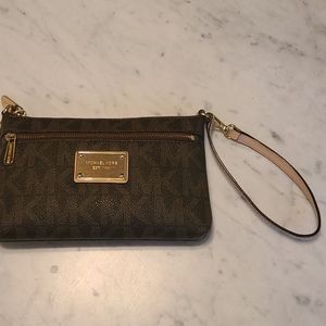 🍂MICHAEL KORS Wristlet/ Mini bag